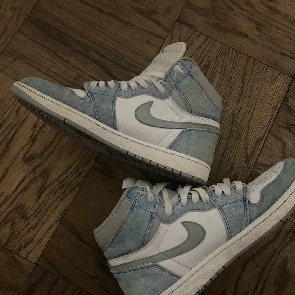 Jordan Sneakers in Blue and White